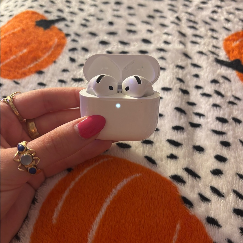 4th generation Apple AirPods